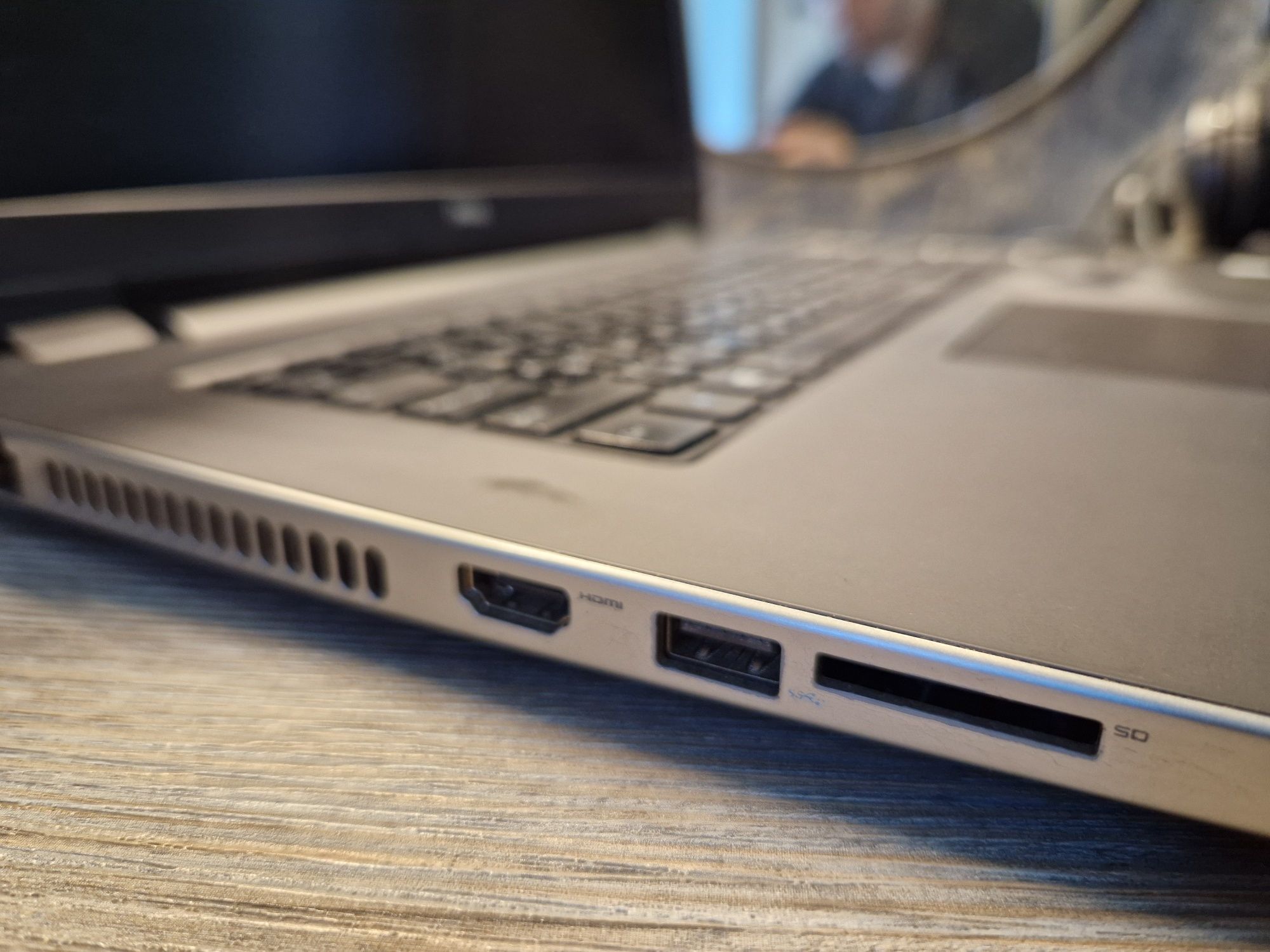 Ноутбук Corei7 экран 17 дюйм Dell inspiron 5759