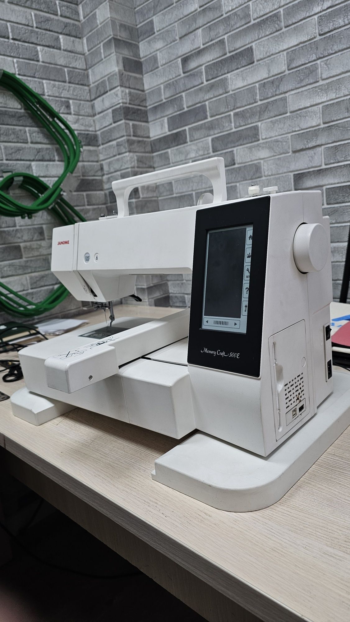Вышивальная машина Janome Memory Craft 500E