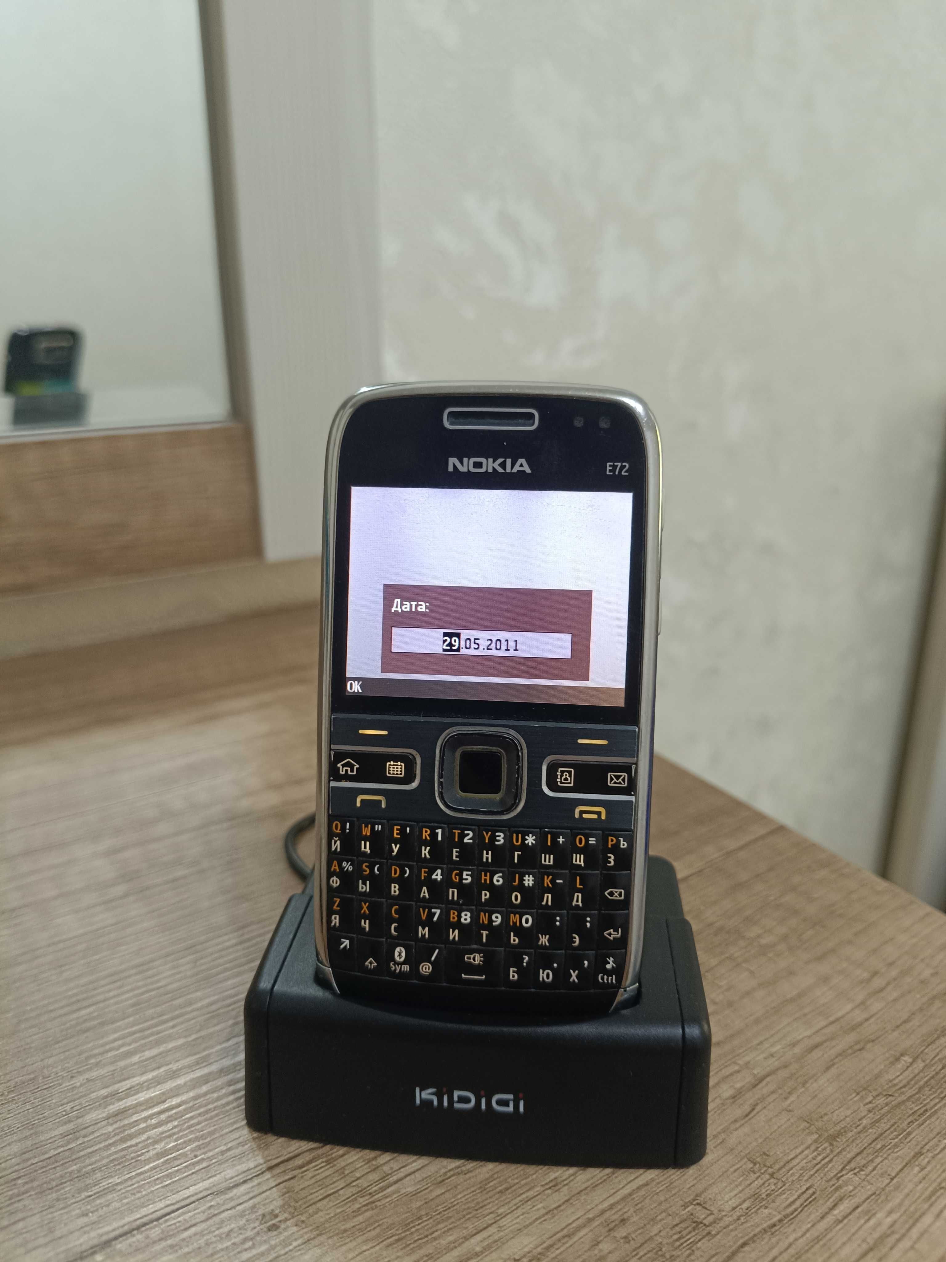 Nokia E72 с Док Станцией Original