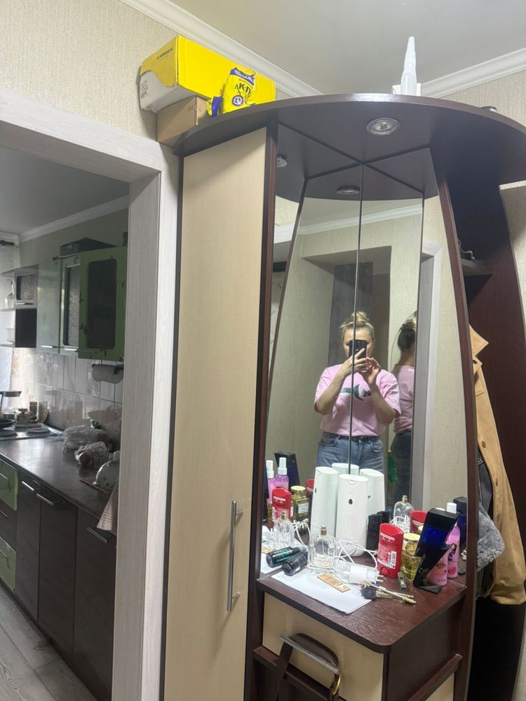 Продам шкаф в прихожую