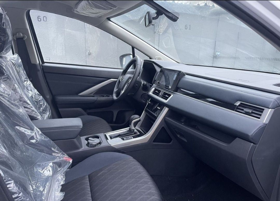 Автомобиль Mitsubishi Xpander Cross 2023