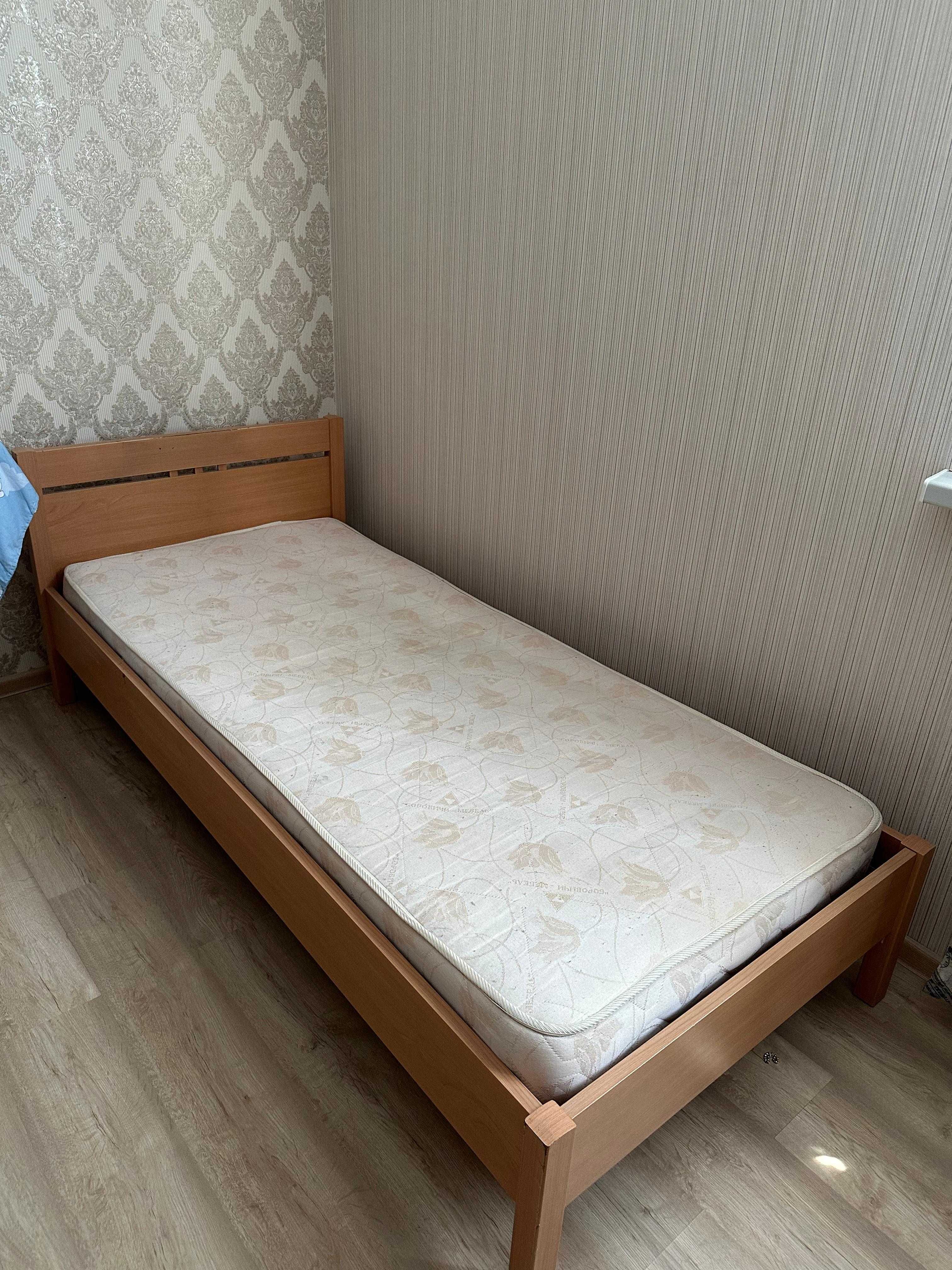 продам одноместную кровать с матрасом