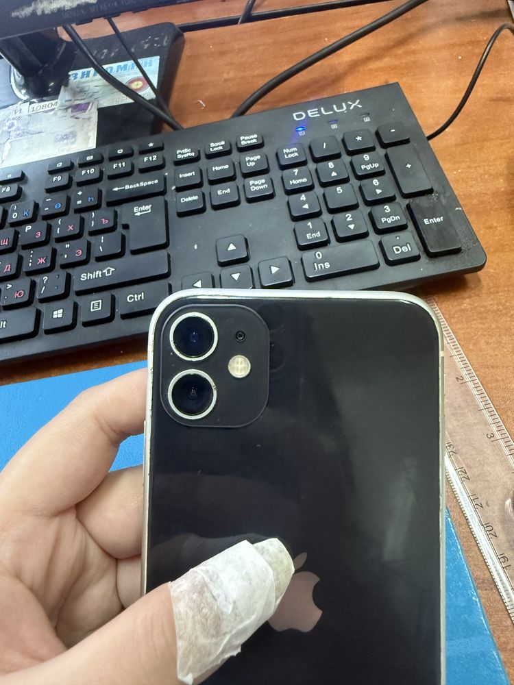 Айфон 11 срочно продам