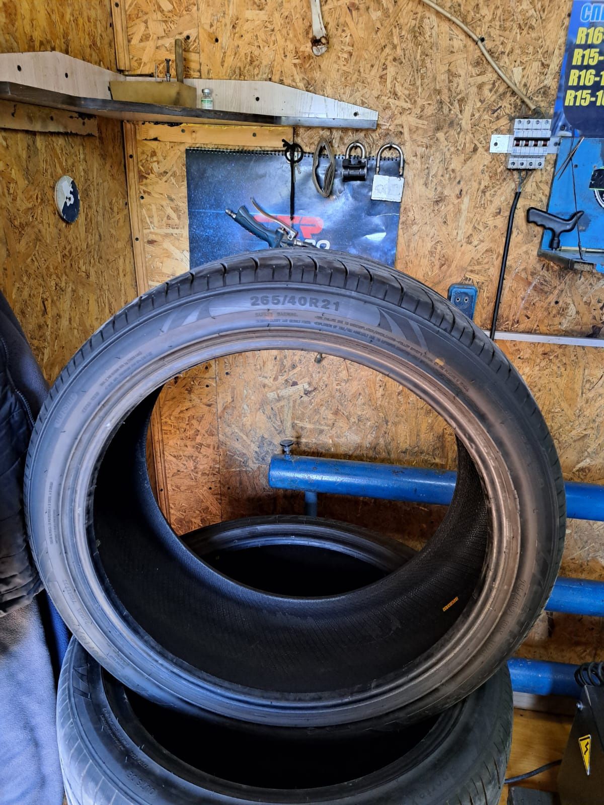 срочно продам шины R 21