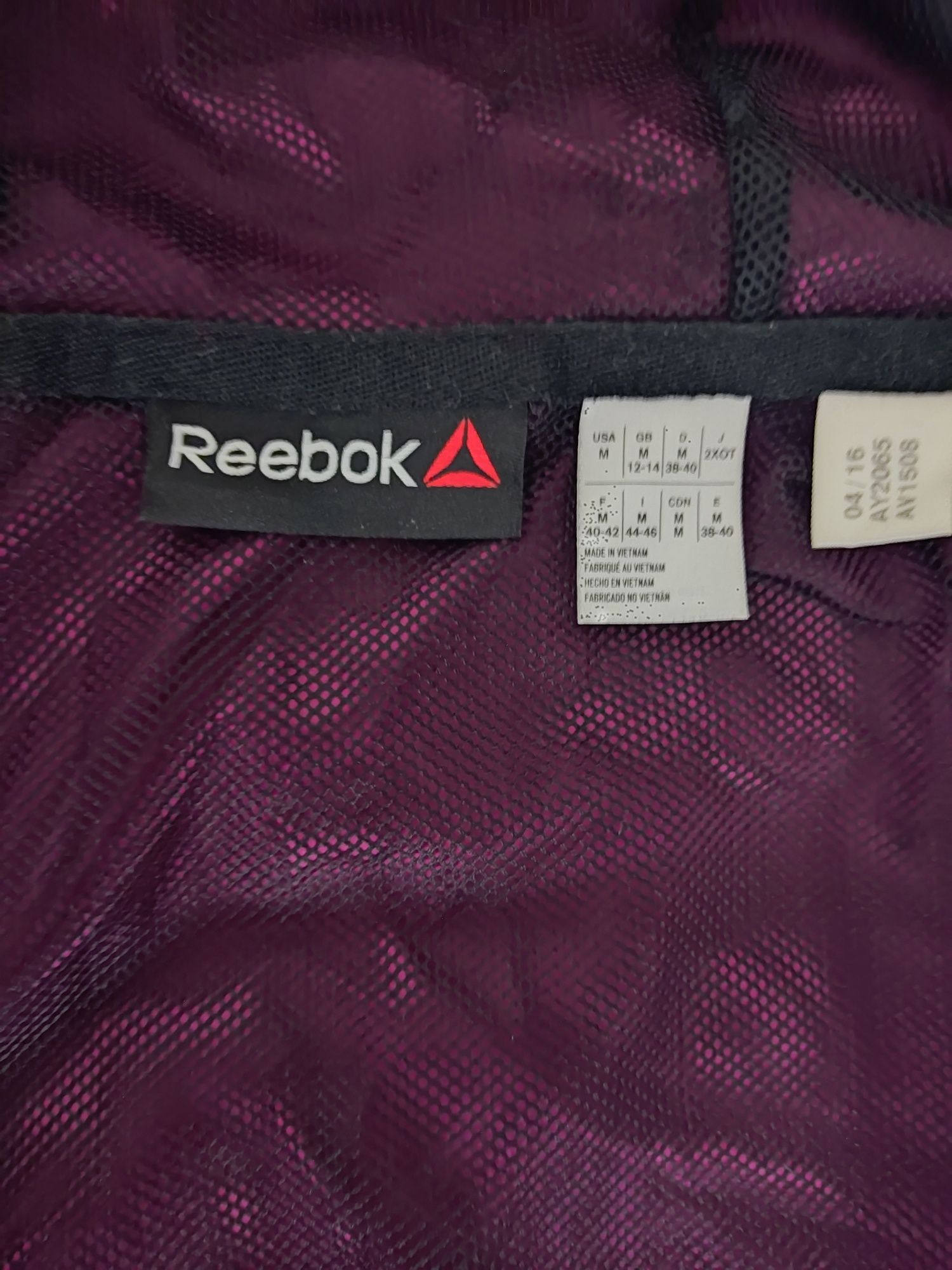 Продам олимпийку женскую фирма Reebok , оригинал ,новая.