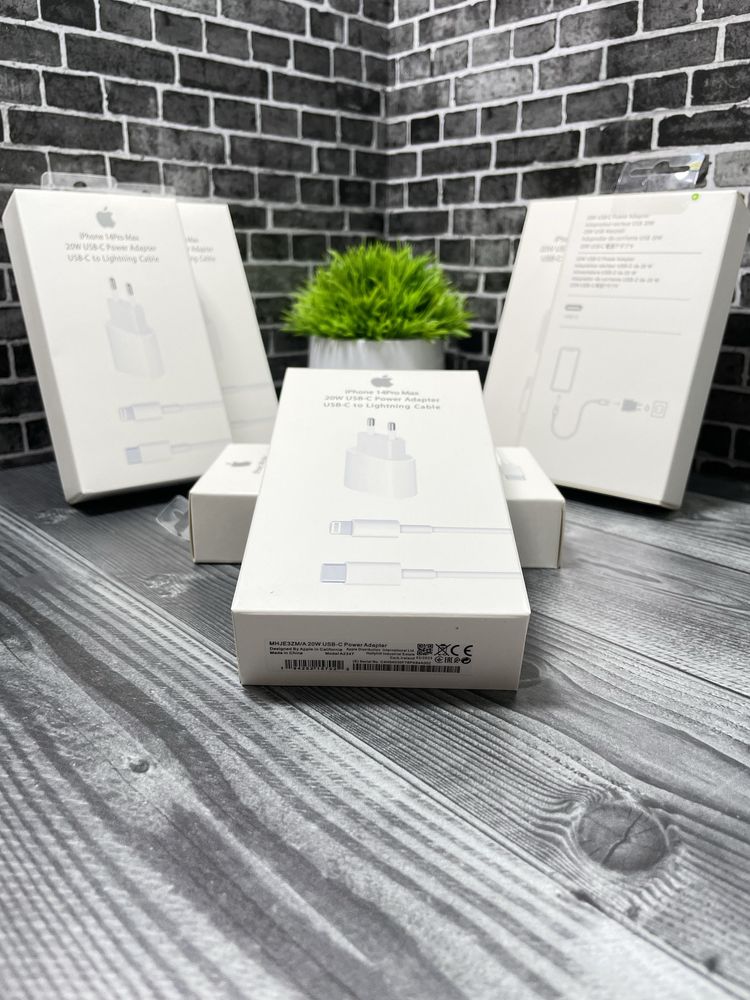 Зарядный блок Apple 20w USB - C Power Adapter + USB-C Lighthing Cable