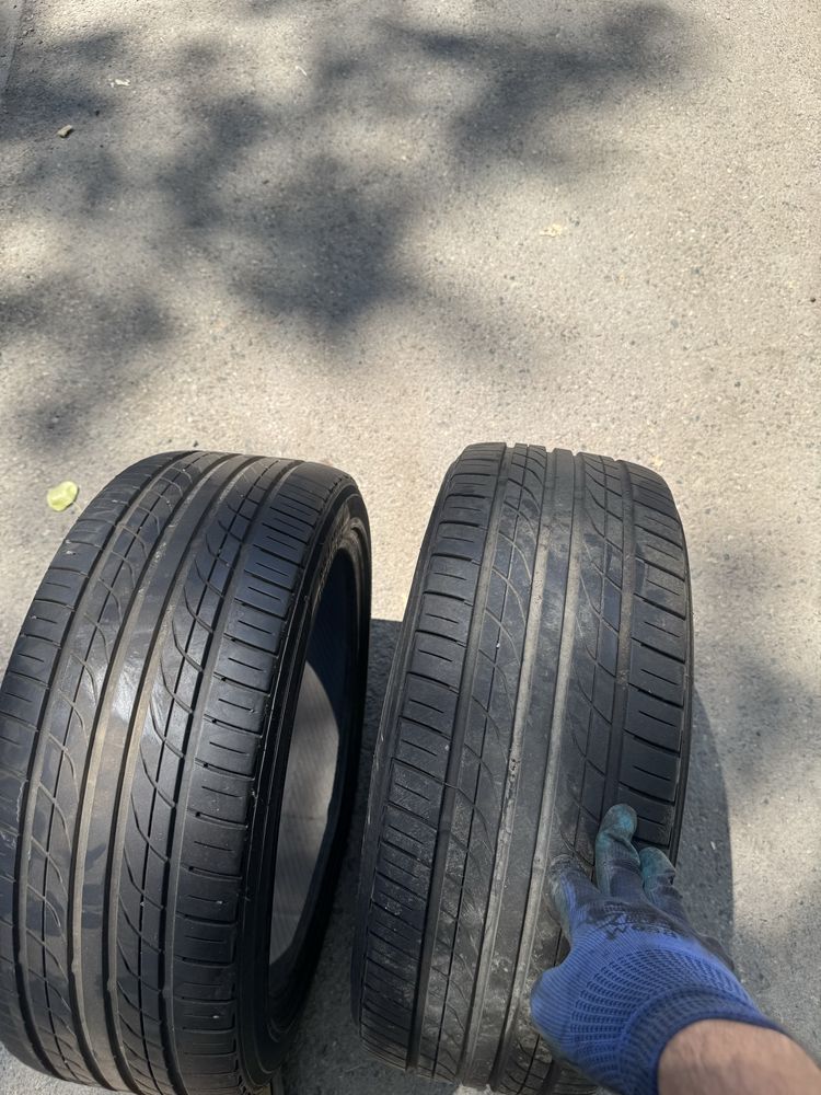 Продам пару шин 215/45R17