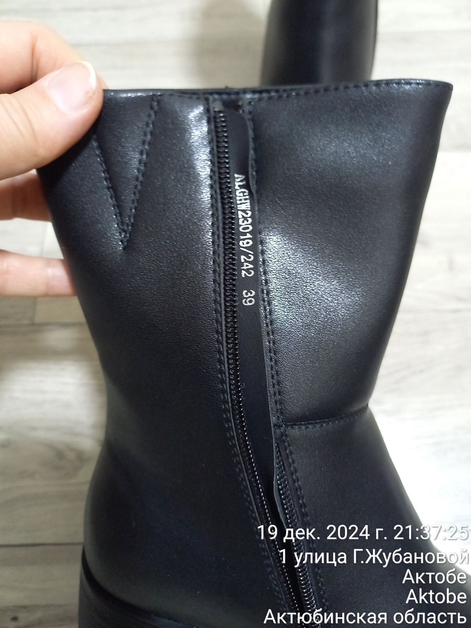 Продам кожаные новые женские сапоги зимние