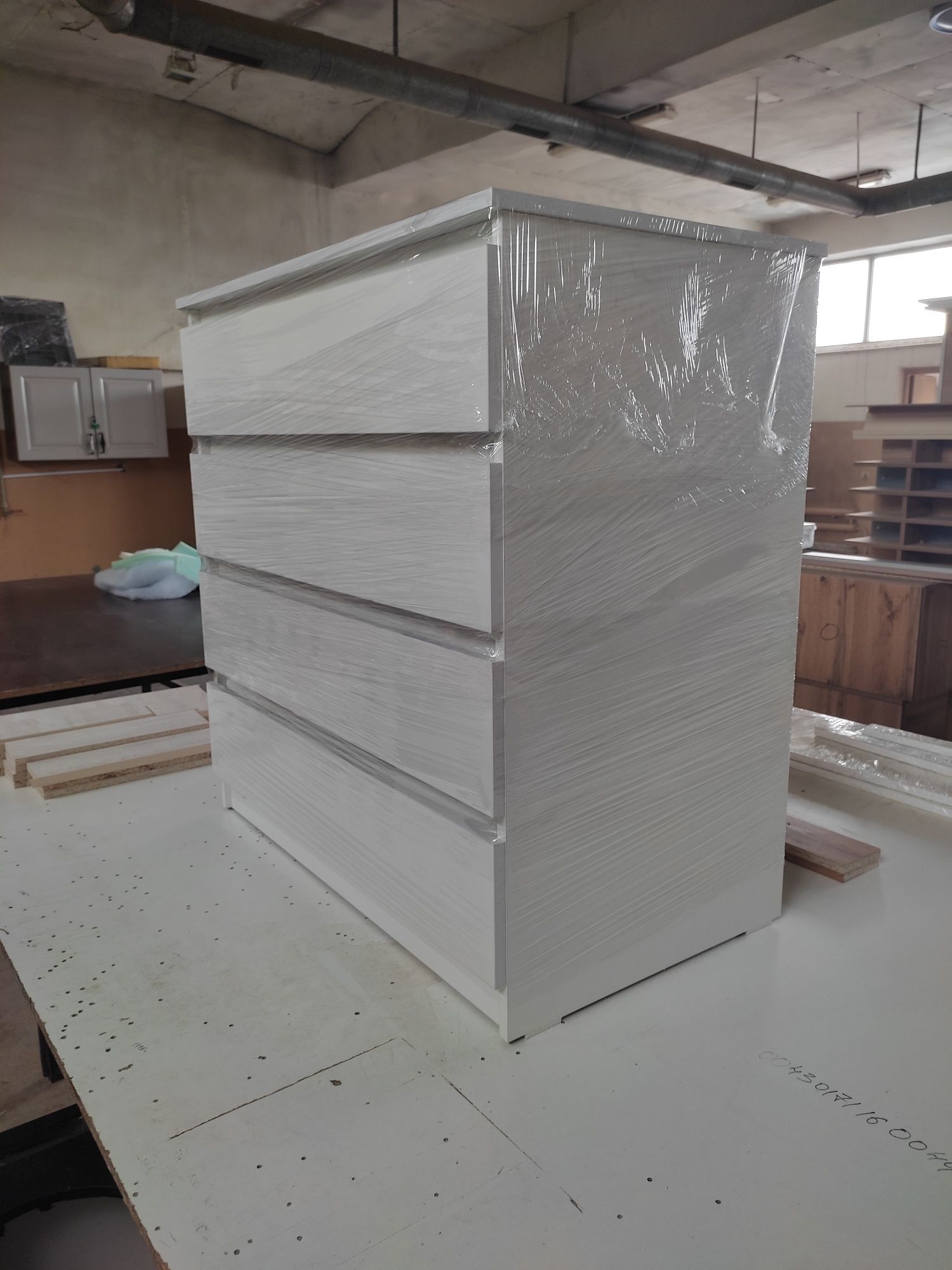 Продам новые белые комоды без ручек, современный дизайн