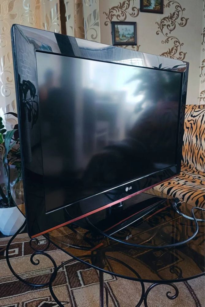Телевизор LG, 32, оригинал с пультом.