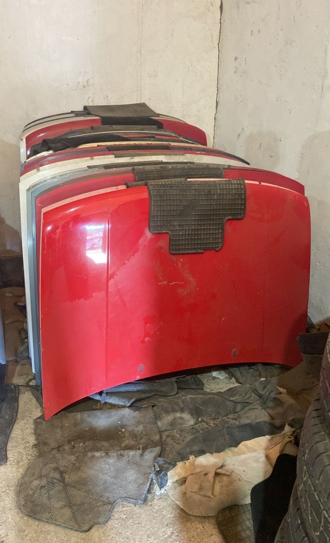 Капоты на Volkswagen, Audi А4, А6, С4, С5, Б4, Пассат б3, Б4, 5 Го