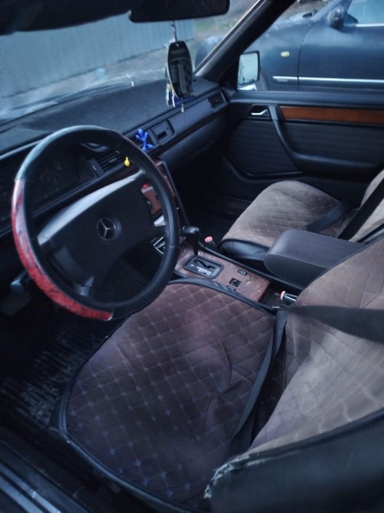 Mercedes-Benz W124