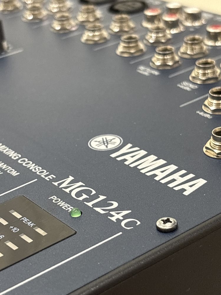 Микшерный пульт Yamaha MG124C