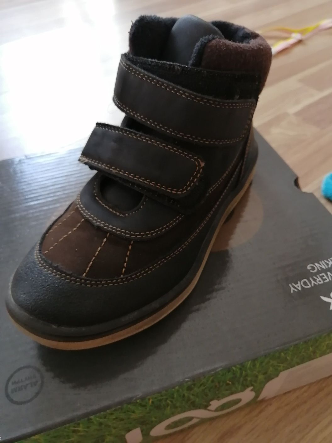 Продам осенние ботинки для мальчика