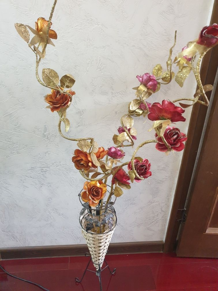Продам Вазу с розами