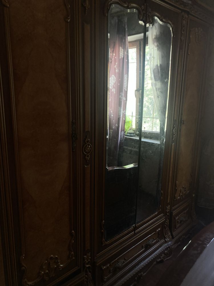 Продается Кровать,Шкаф,зеркало