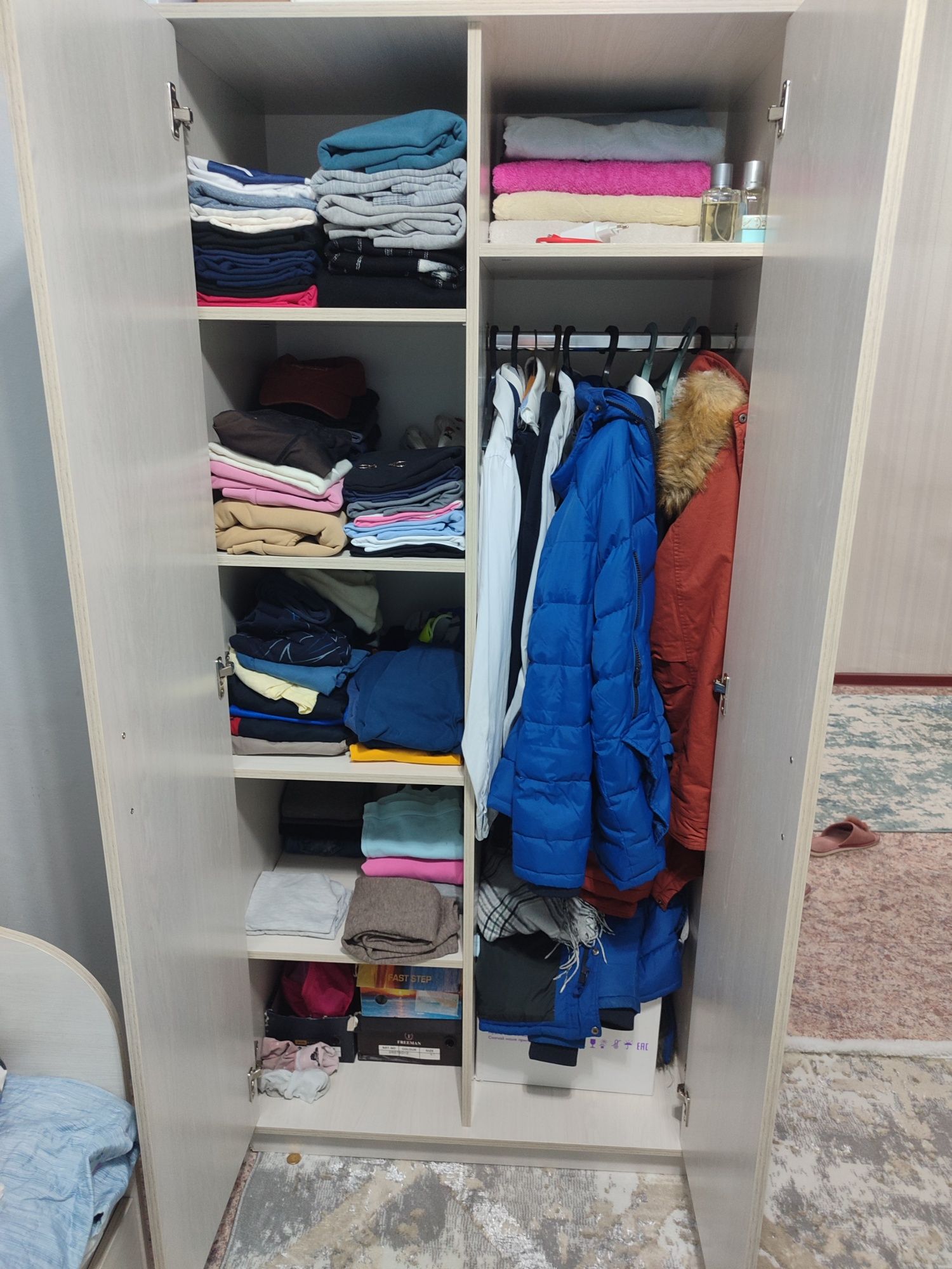 Продам шкаф для детский, прихожку.