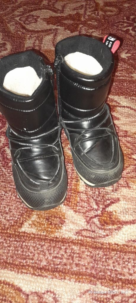Продам дутики 27 размера