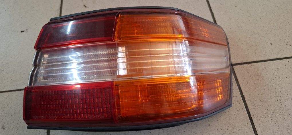 Задние фары  и зеркало на Toyota mark 2