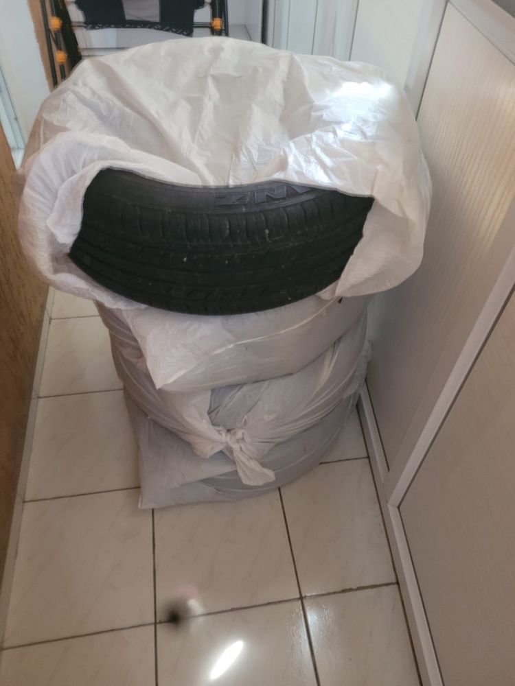 Продам комплект шины 215/55 R17