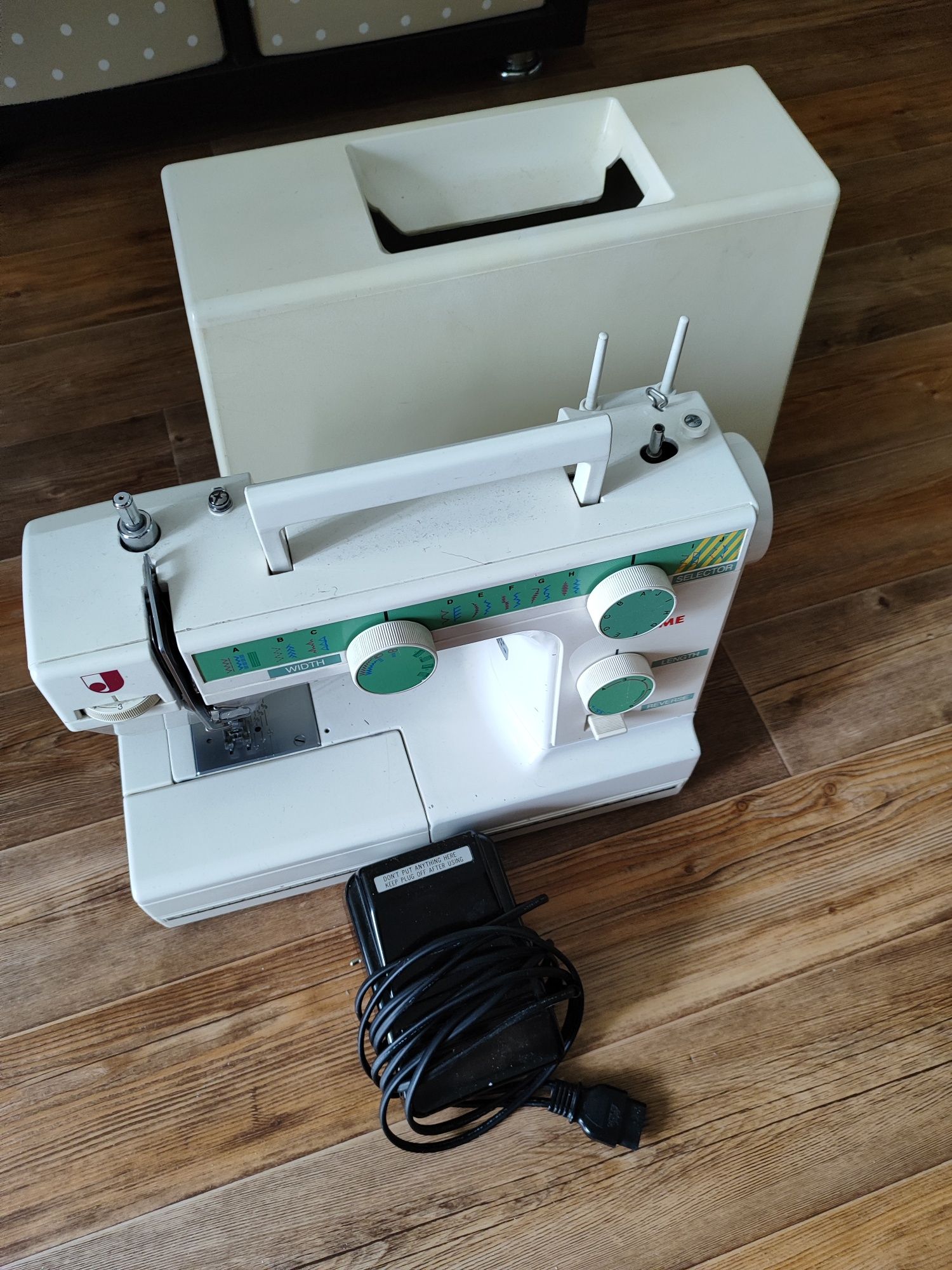 Janome  L - 396G