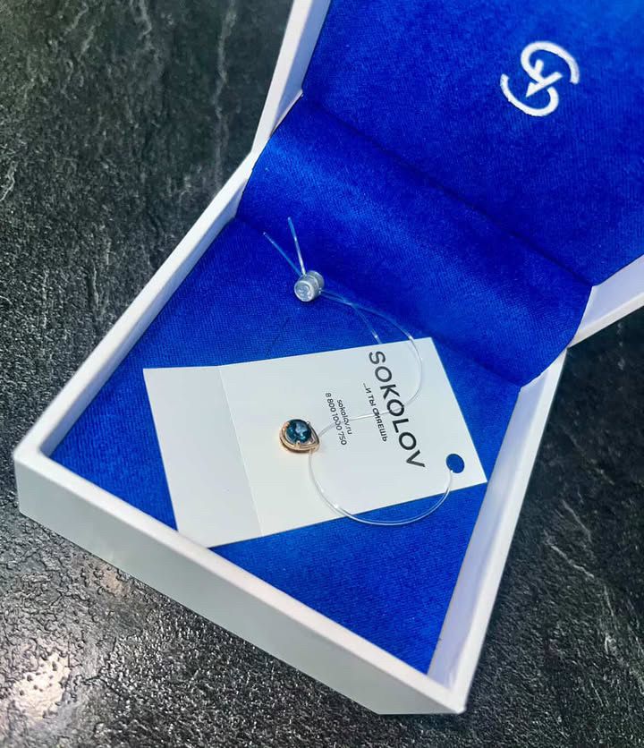 Кулон из золота с лондон топазом