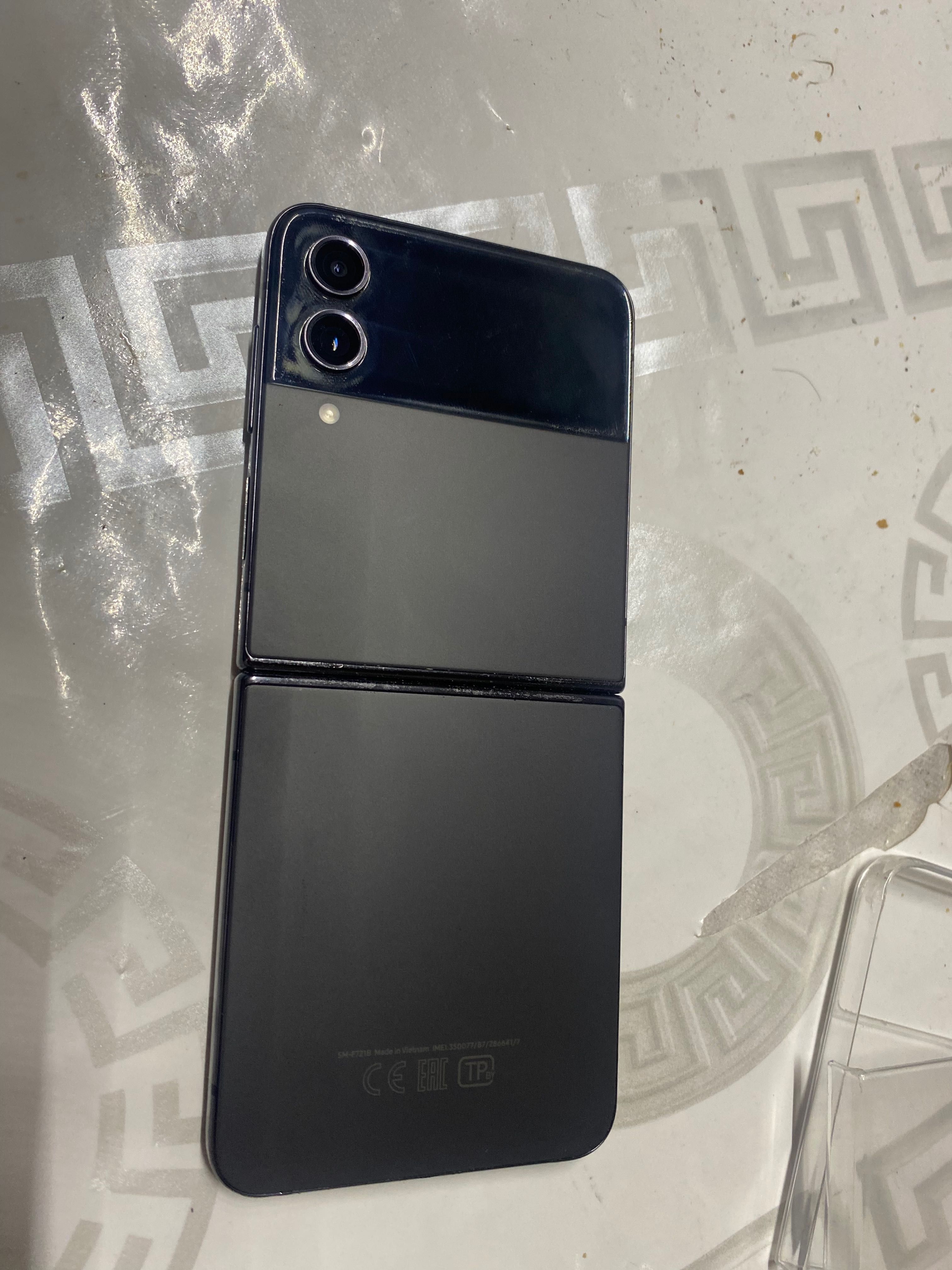 Samsung z Flip4 срочно