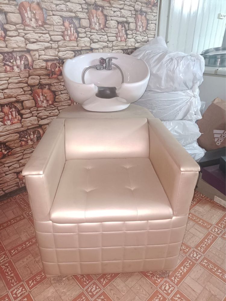 Продам мебель для салона красоты.