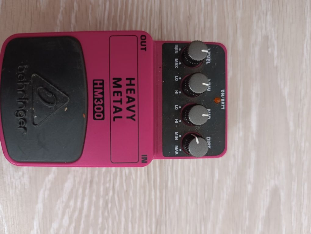 Гитарная педаль Behringer Hm300