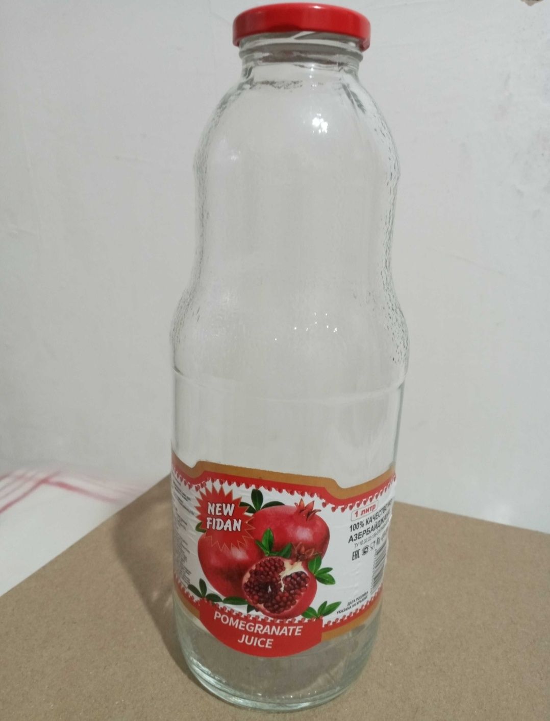 Продам бутылки 1 л с крышками.