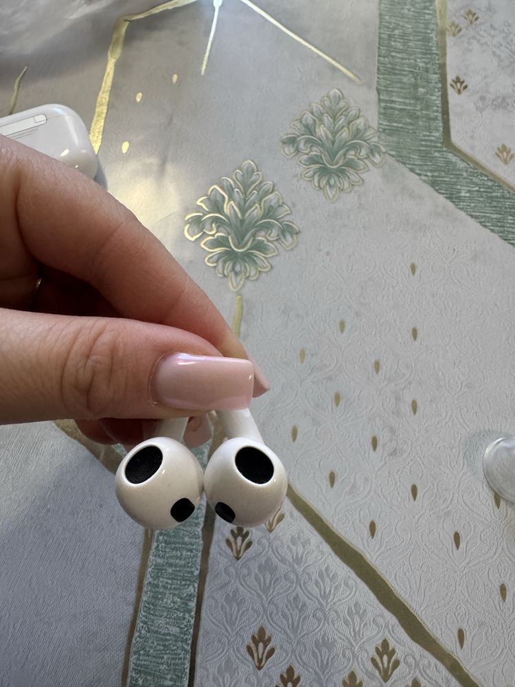 Продам airpods 3
