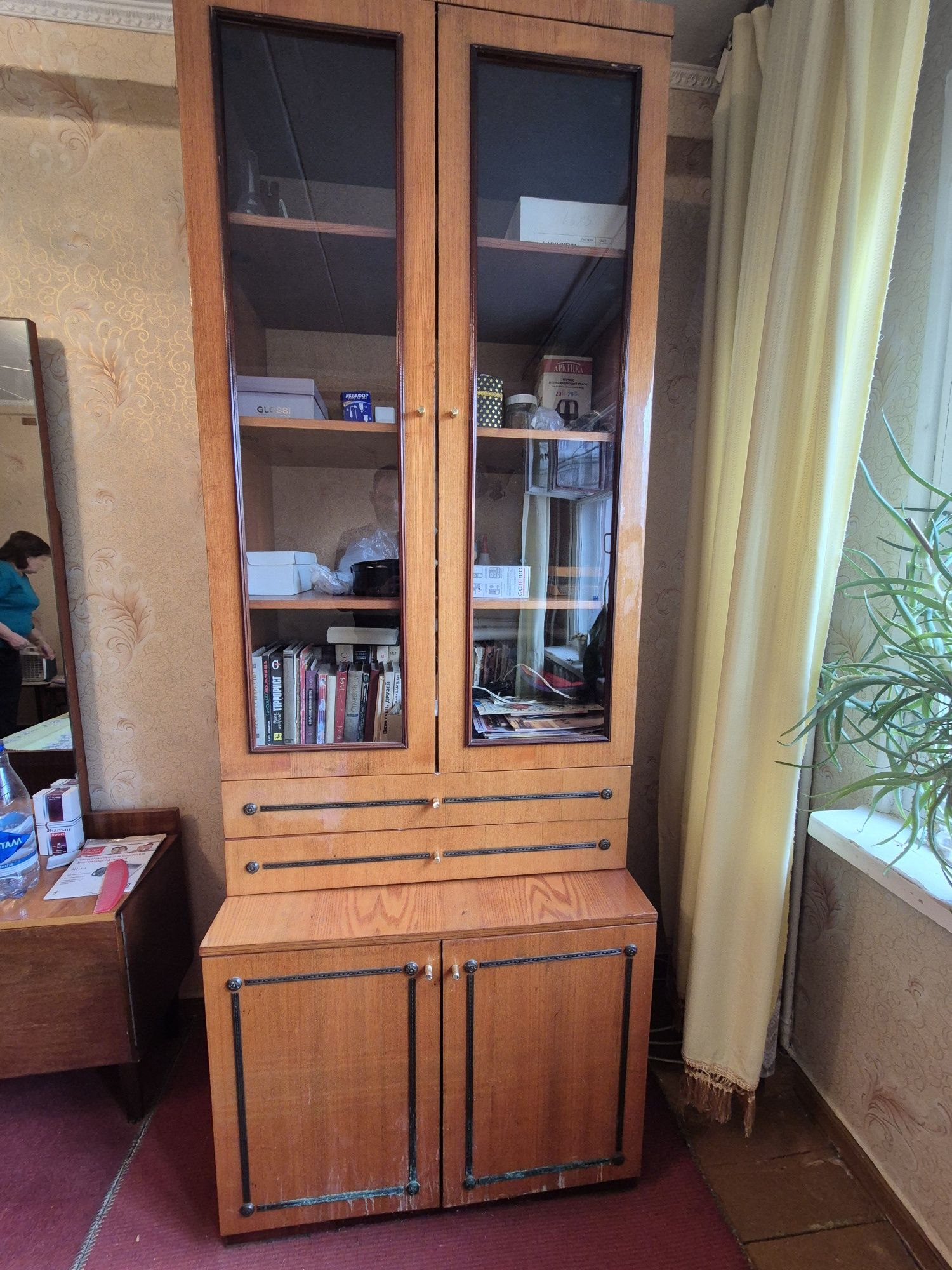 Шкаф книжный, с остеклением