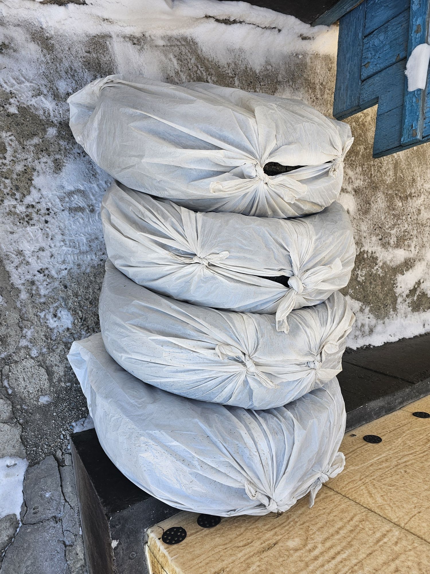 Продам новые шины triangle  225/60 R18