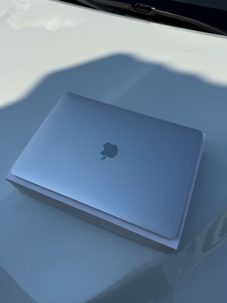 Продаю MacBook Air M1 2020 — как новый