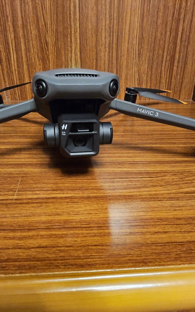 Dji mavic3 дрон квадрокоптер.