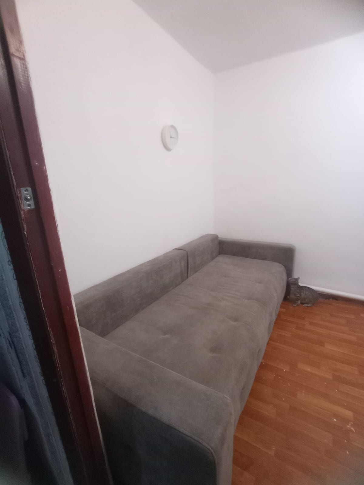 Продается диван без подушек срочно