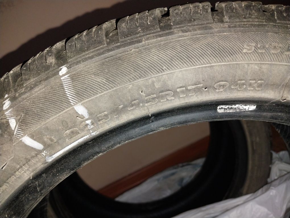 Зимние шины  размер 225/45 R17