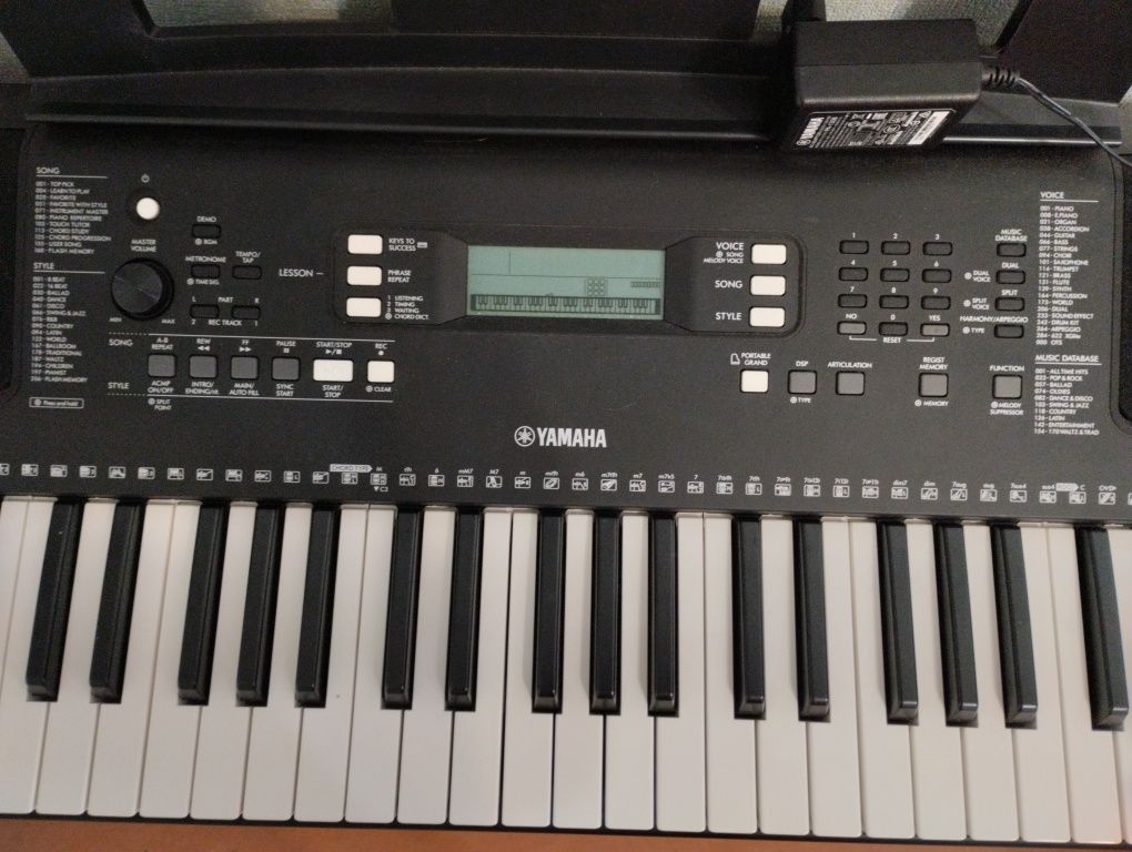 Синтезатор Yamaha E373
