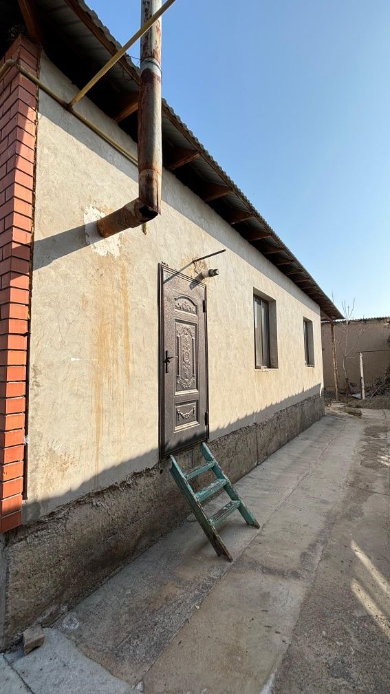 Үлкен кең жайлы үлкен үй