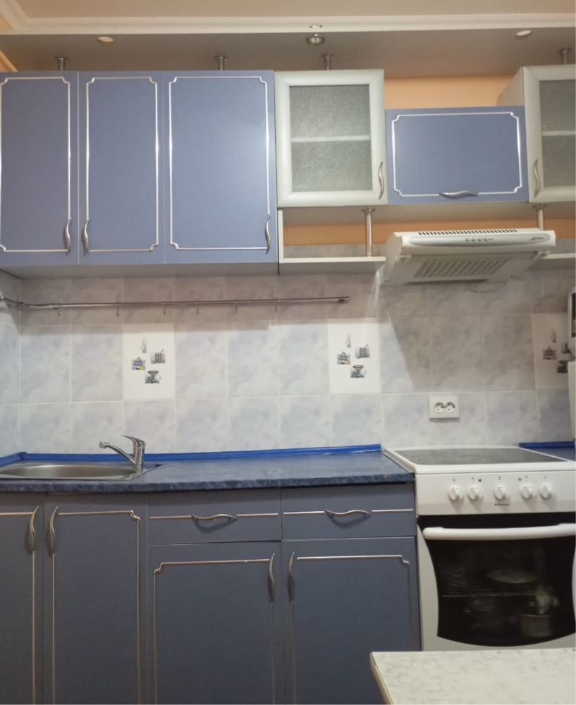 Кухонный гарнитур без вытяжки