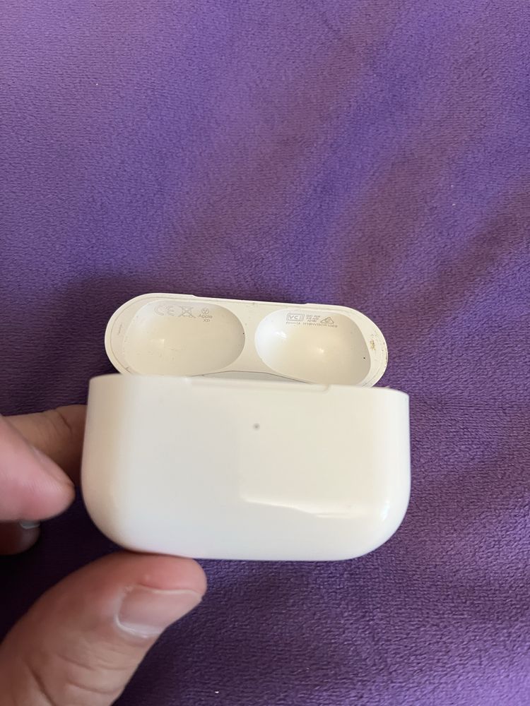 Продам кейс от наушников air pods pro 1