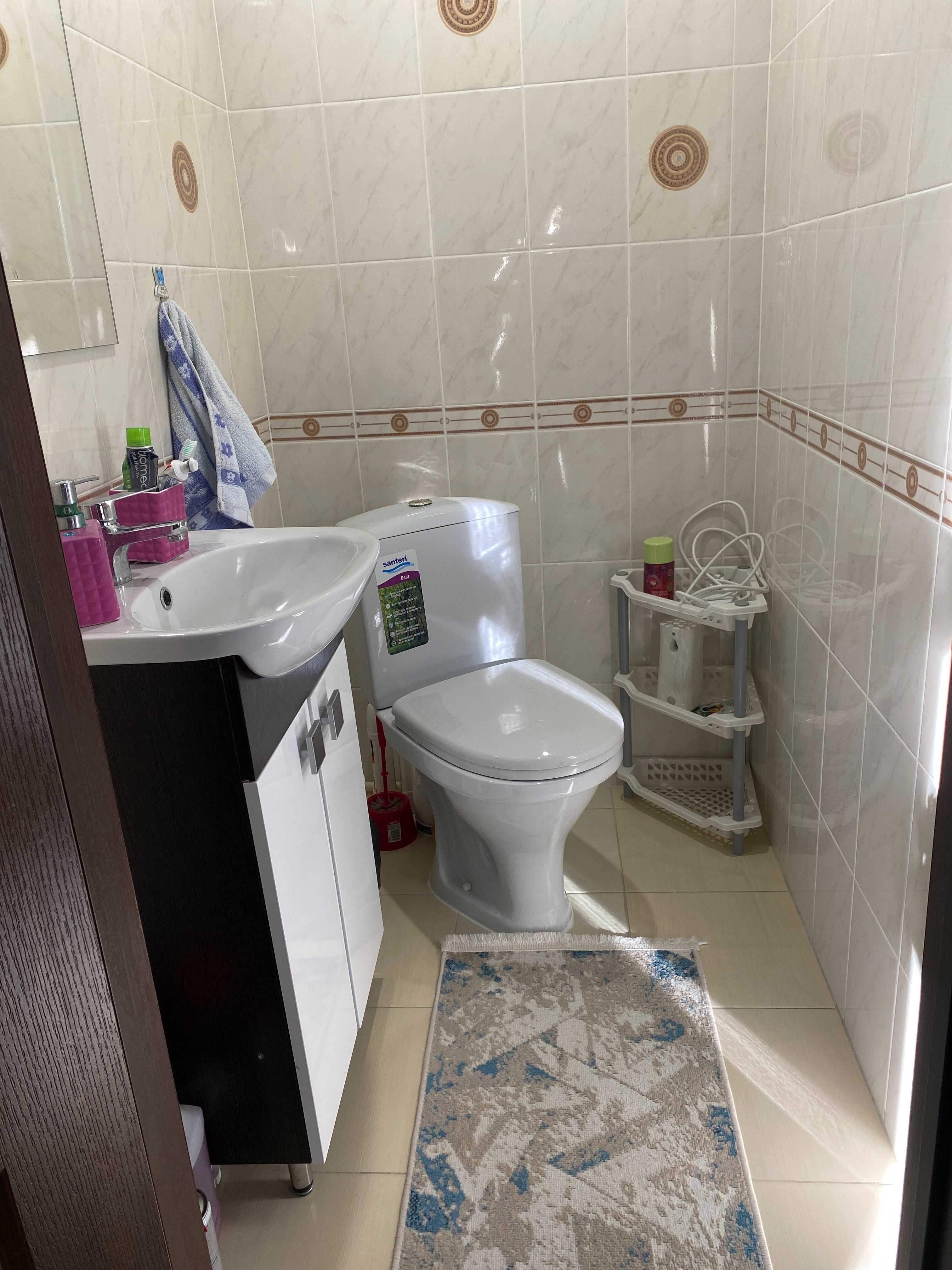 Продам 2 этажный мансардный дом в районе оторвановки малышки.