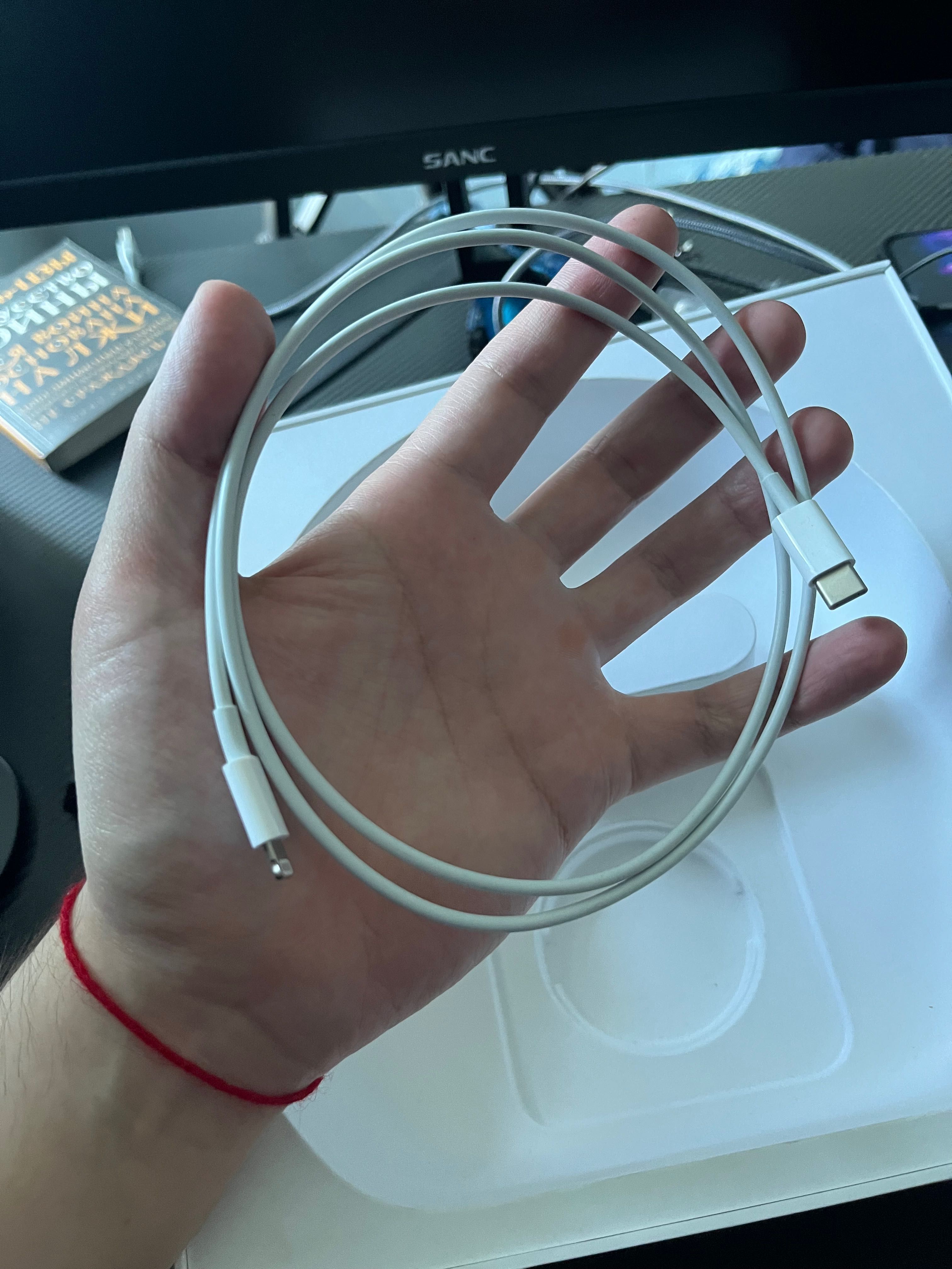 Air pods max белые оригинал