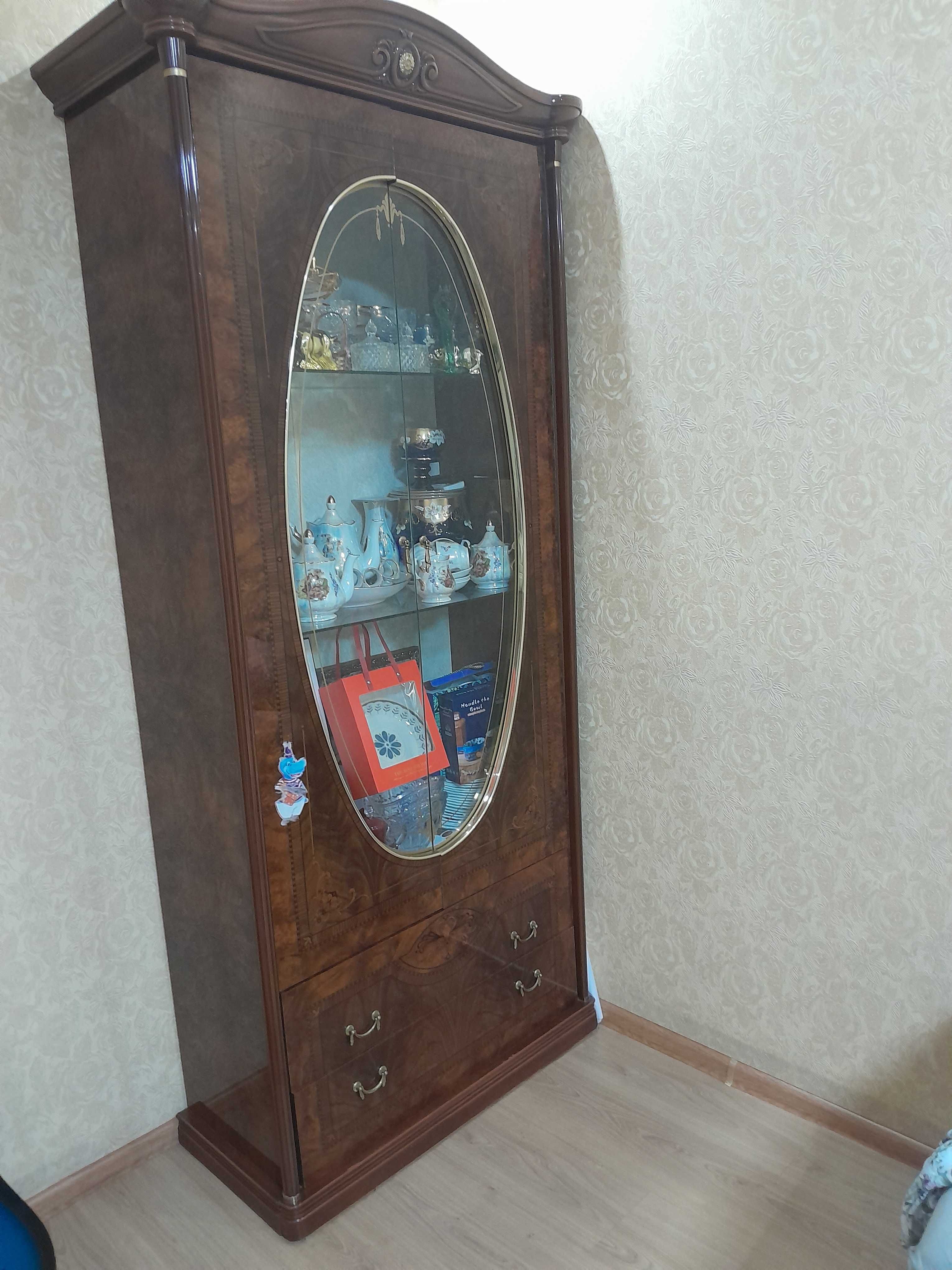 Витрина для посуды