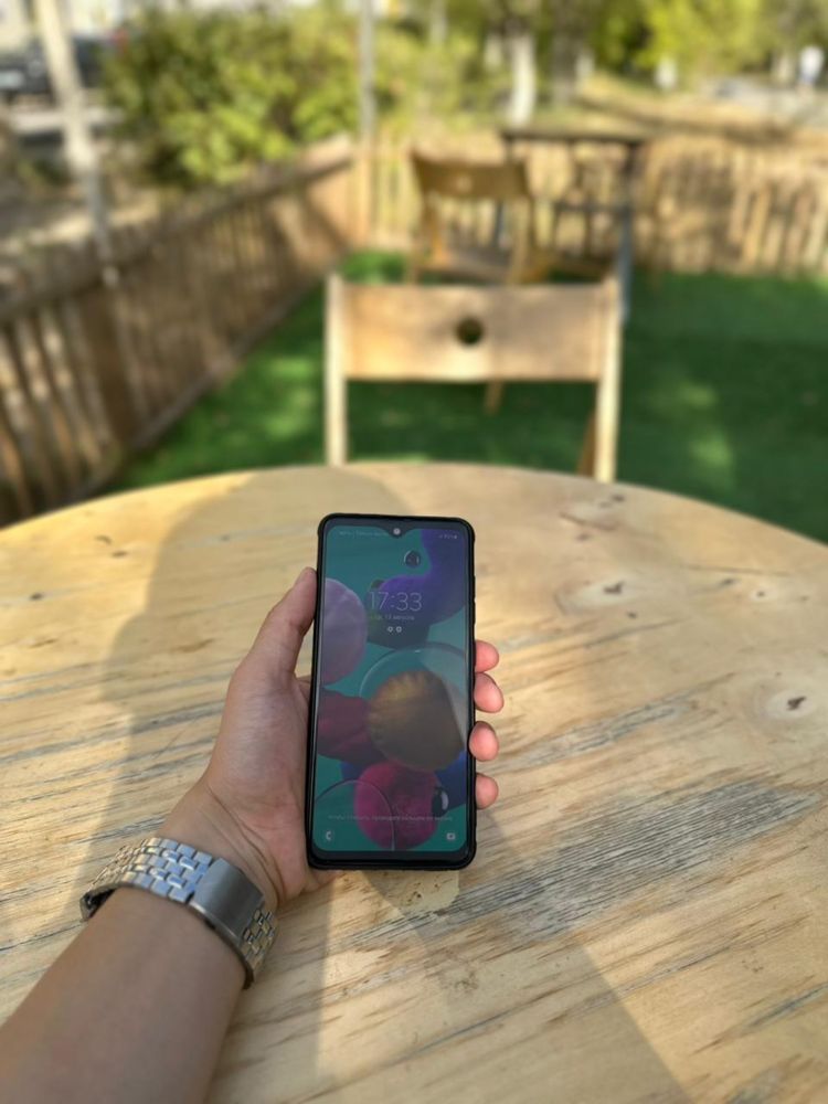 Продаю Samsung A51, всё работает идеально
