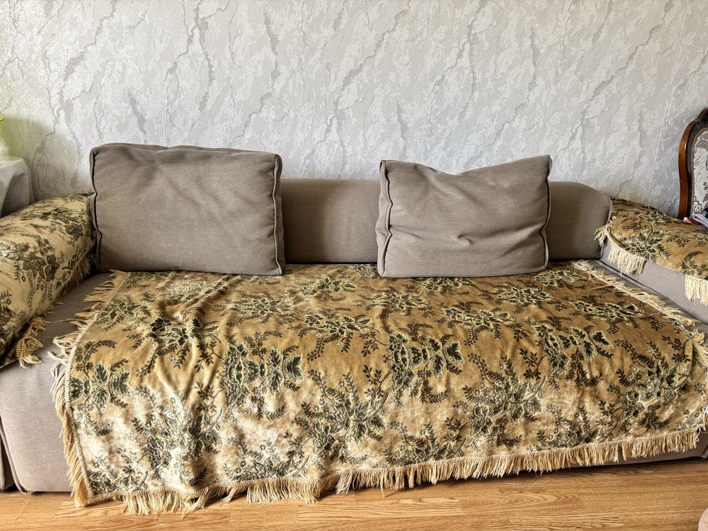 Продам срочно. Диван раздвижной и прихожая