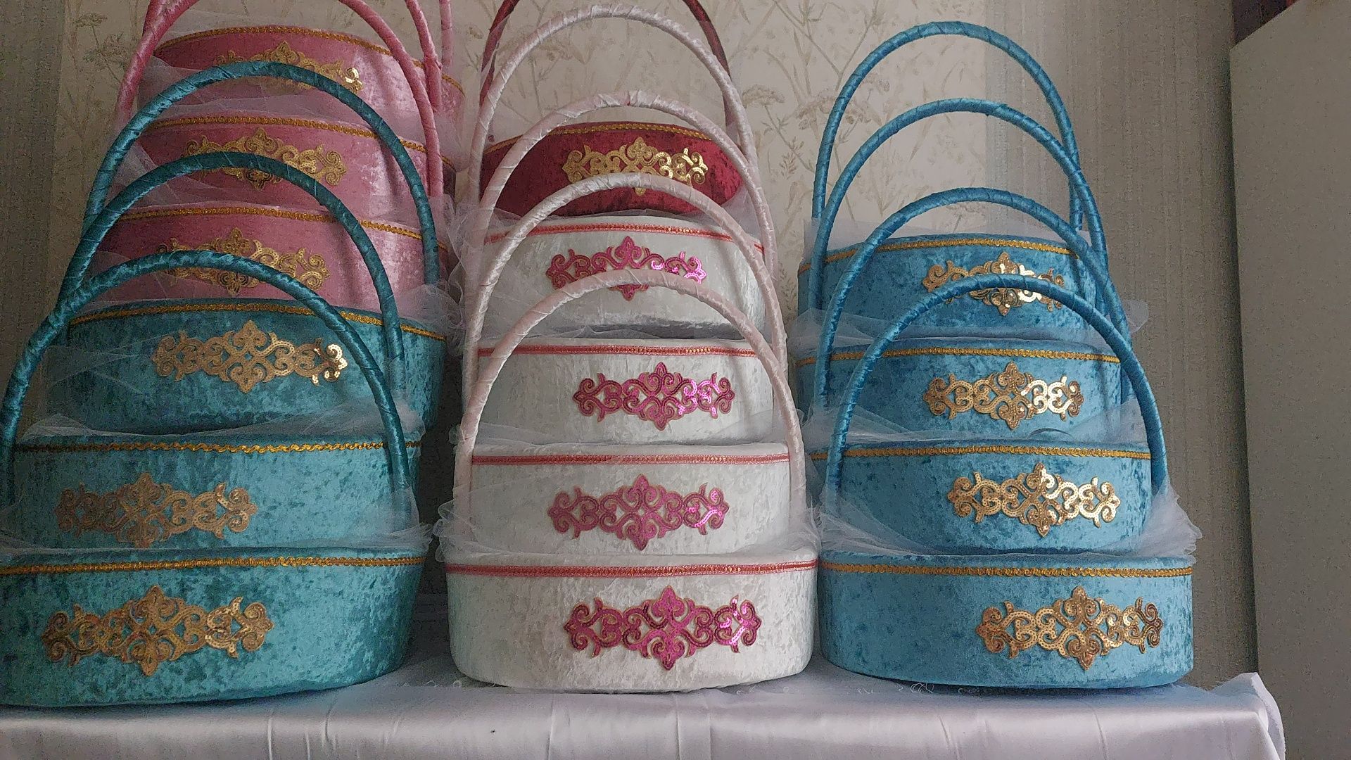 Тойбастар корзиналар бар