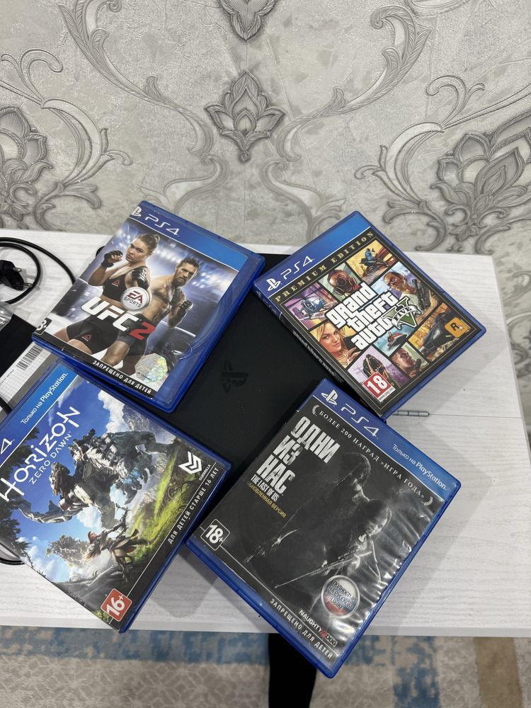 Play station 4 slim