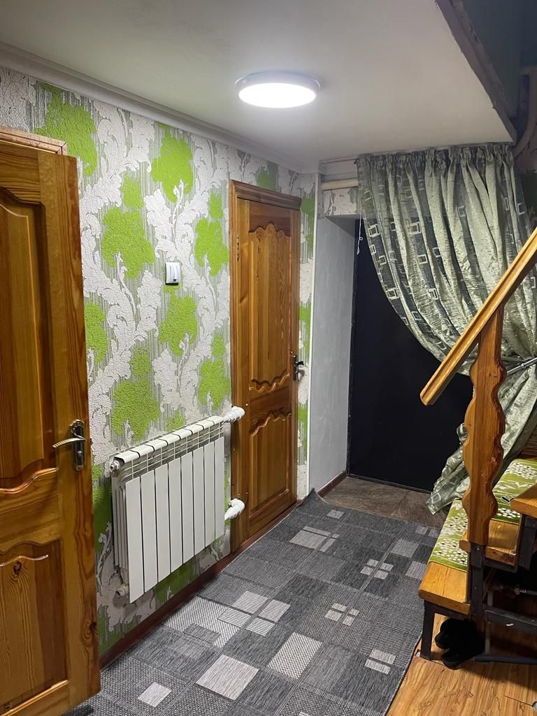 Срочно. Срочно . Продаётся дом . В центре.
