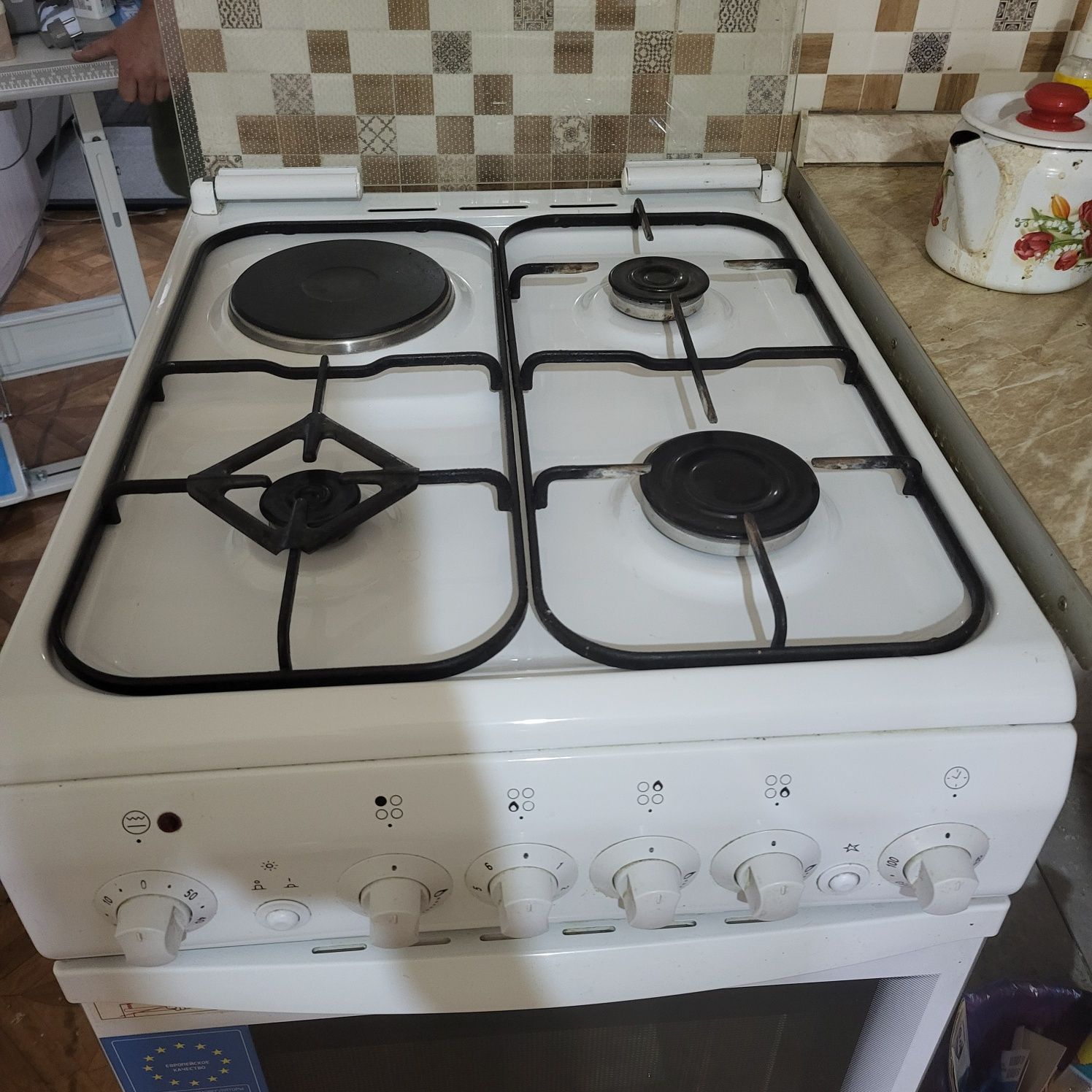 Продам газовую плиту